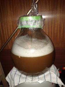 Adattamento di una damigiana a fermentatore per birra con gorgogliatore