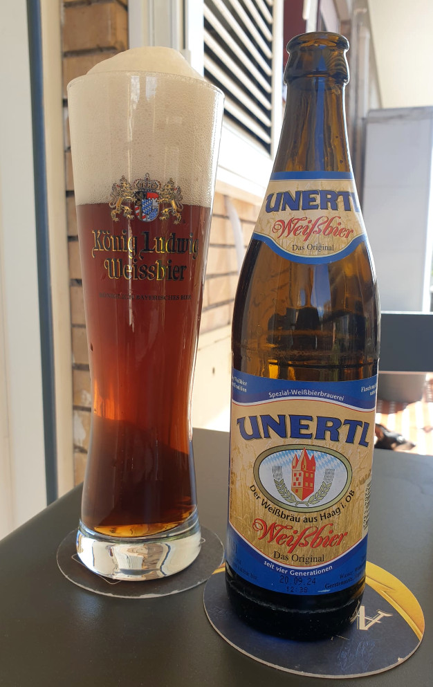 Unertl Weissbier with full glass